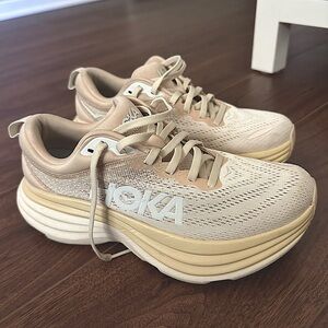 Hoka Bondi 8 | Women’s size 6, cream